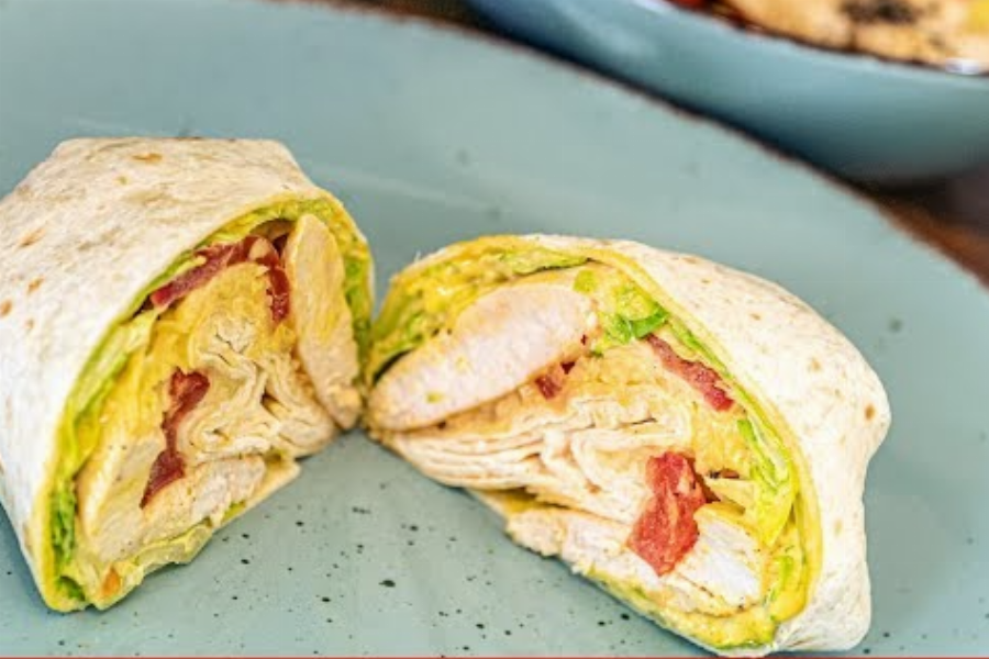 Tortilla mit Hähnchen in Currysauce